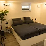 Moderne Und Gemuetliche In *